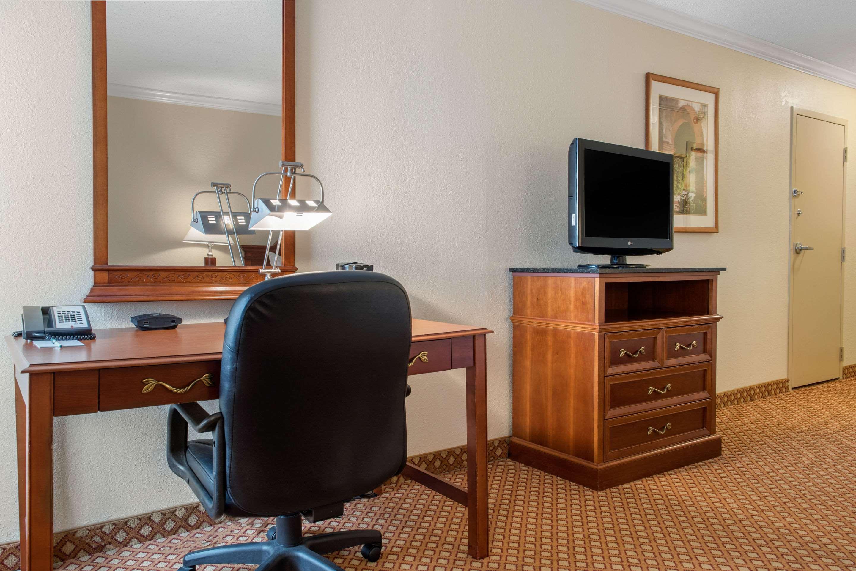 Quality Hotel Conference Center Cincinnati Blue Ash Eksteriør billede