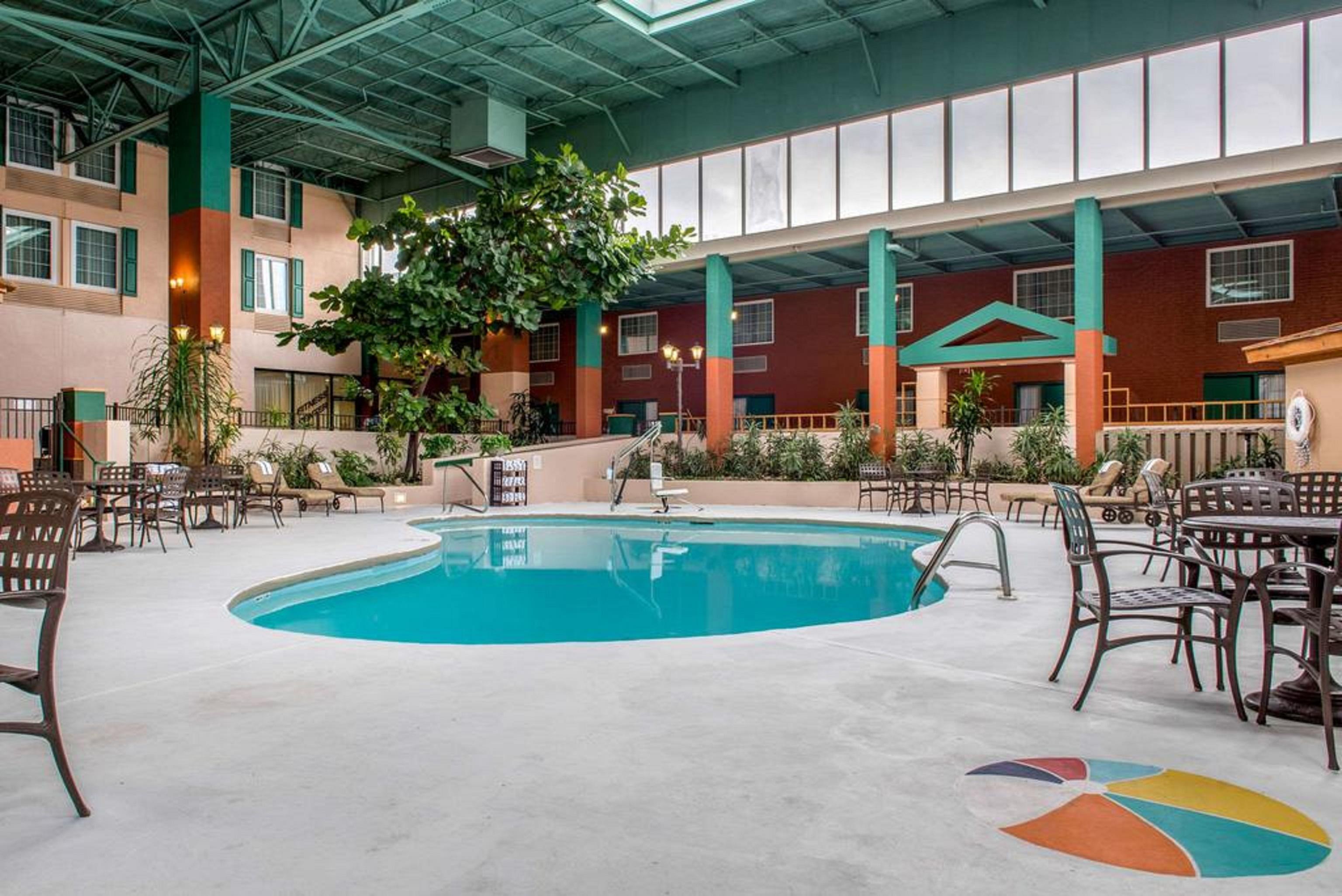 Quality Hotel Conference Center Cincinnati Blue Ash Eksteriør billede