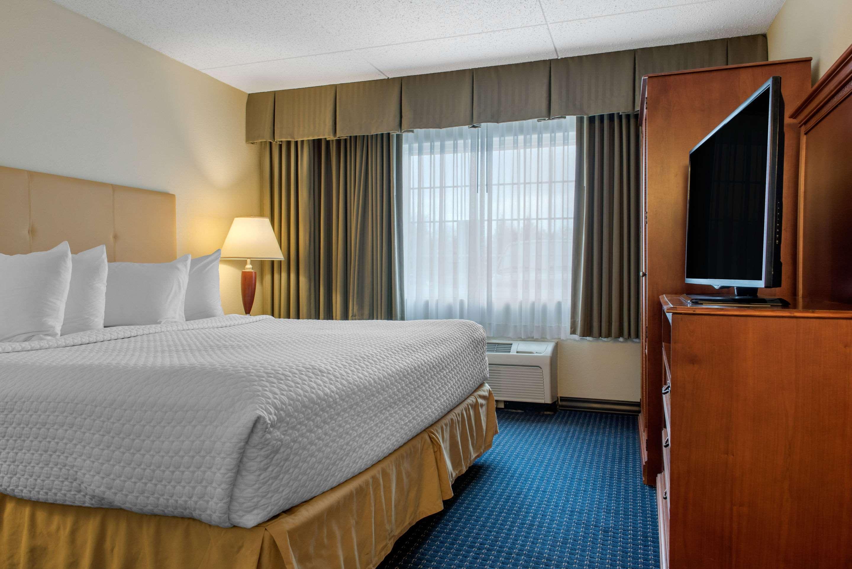 Quality Hotel Conference Center Cincinnati Blue Ash Eksteriør billede